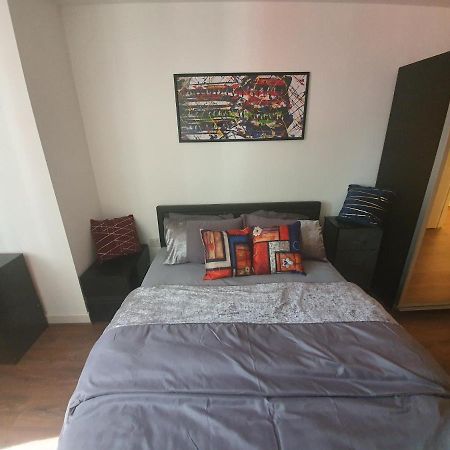 Double Room With Shared Bathroom Londra Exterior foto