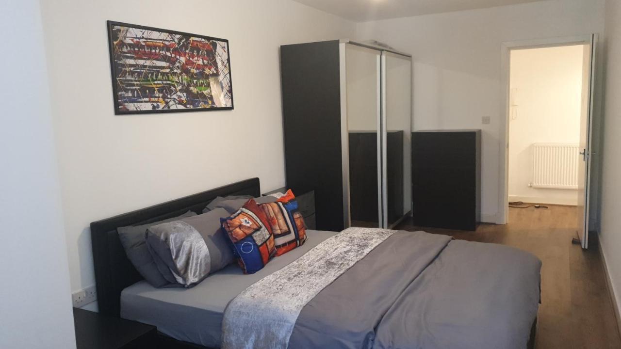 Double Room With Shared Bathroom Londra Exterior foto